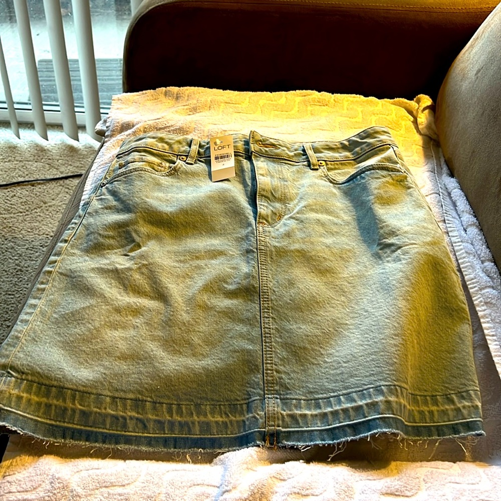 Loft frayed Denim Skirt in mid indigo wash